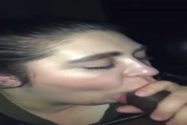 مص قضيب كبير بينما زوجي في العمل.